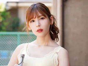 Cô nhân viên bị cấp trên tống tình khi phát hiện bí mật cô từng là gái bán dâm