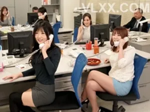 Bố anh xã hiếp luôn vợ của con trai khi bị phát hiện lấy đồ người yêu của con trai thủ dâm